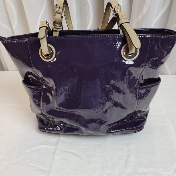 Grace Adele Patent Leather Purse with Clutch, Cosmetic Pouch, Shoulder Strap - Picture 4 of 12
